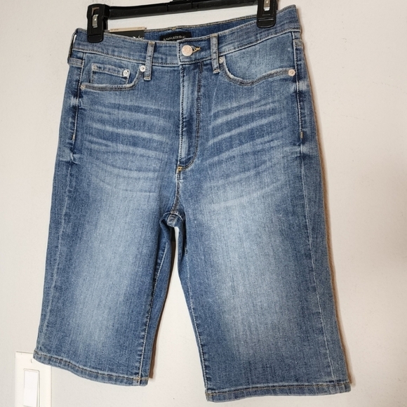 NWT Banana Republic highrise 10" denim shorts. Light to medium wash.  Size 27. - Picture 1 of 13